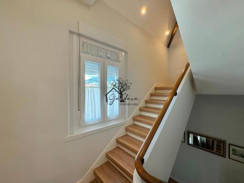 escalera bajo cubierta